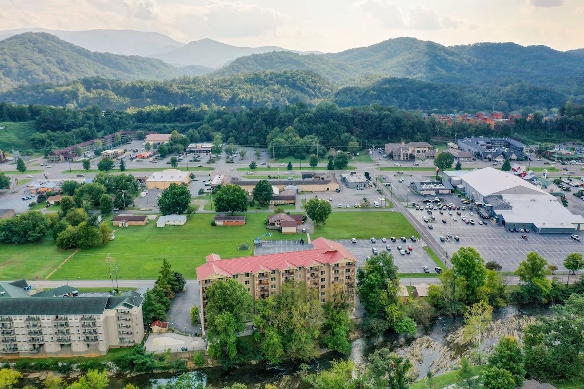 River Dreams — Riverfront Condominium in Pigeon Forge, TN
